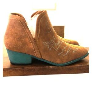 ‼️ BRAND NEW Cowboy Booties